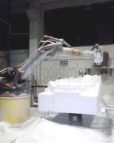 Immagine raffigurante il Robot-Scultore-Simulazione-it-polistirolo in esecuzione